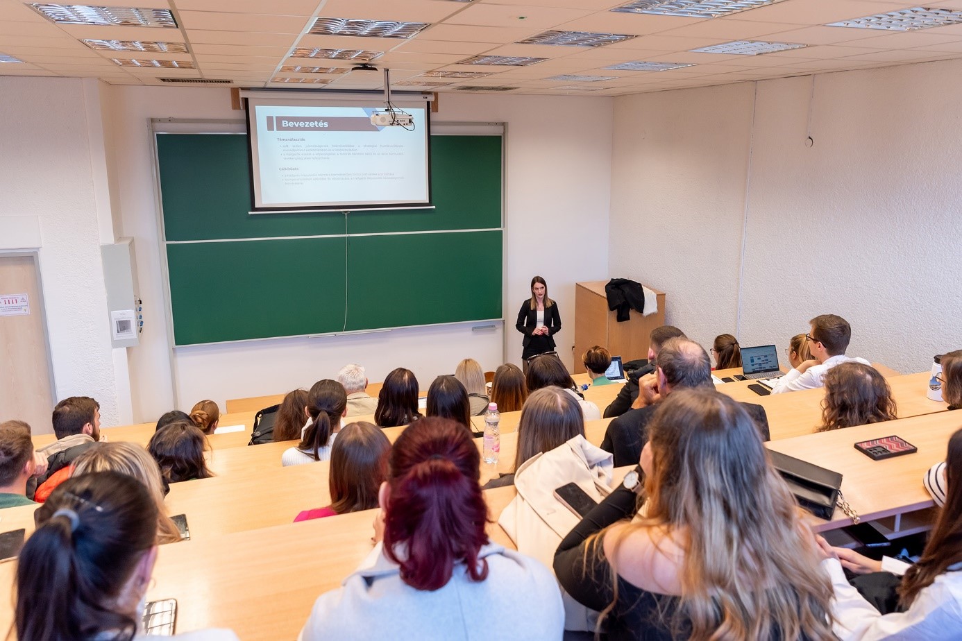 A hallgatók több mint negyven szekcióban adhattak számot tudásukról. (Fotó: Adorján András)